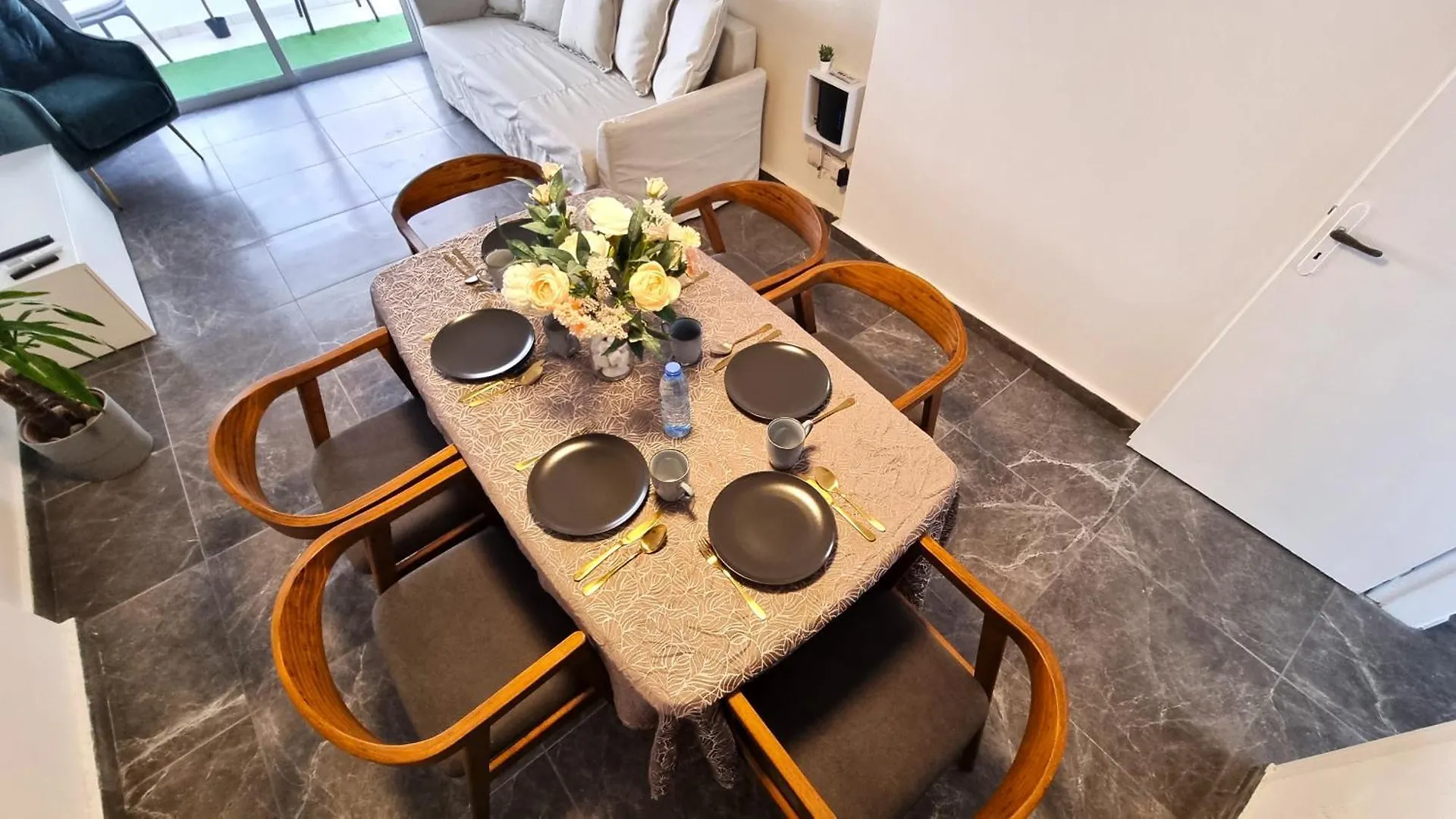 Center 2Br Apt W/ Parking And 250M Walk From Beach Larnaca Kıbrıs