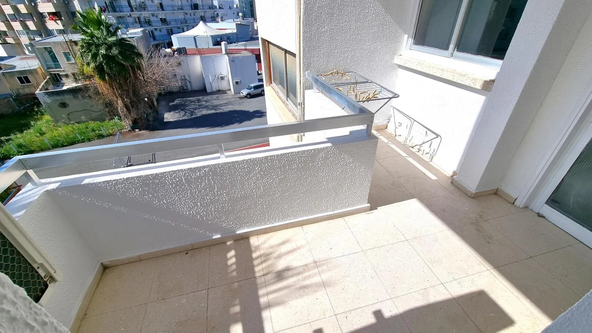 Apartment Center 2Br Apt W/ Parking And 250M Walk From Beach Larnaca