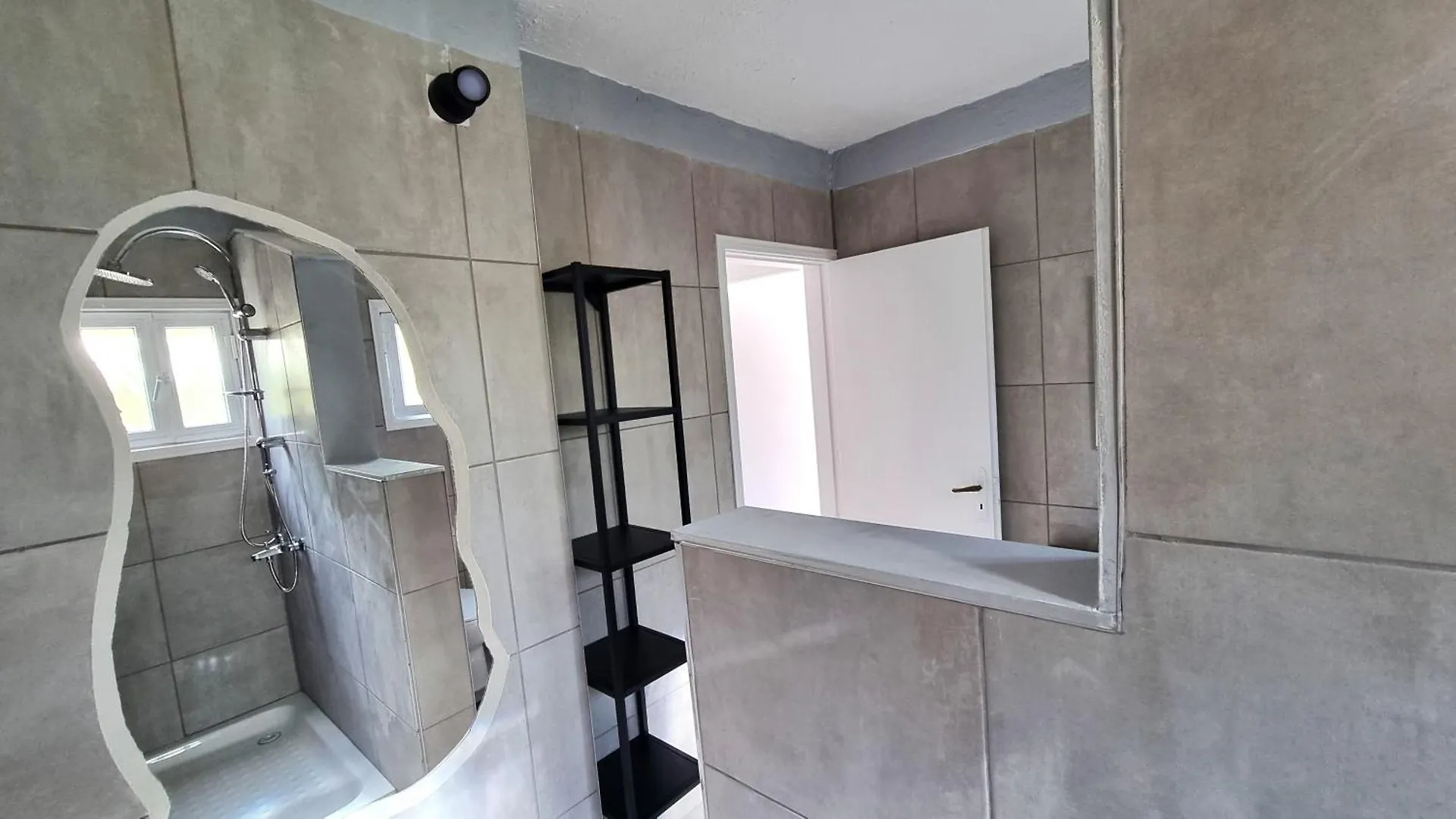 Center 2Br Apt W/ Parking And 250M Walk From Beach Larnaca Daire