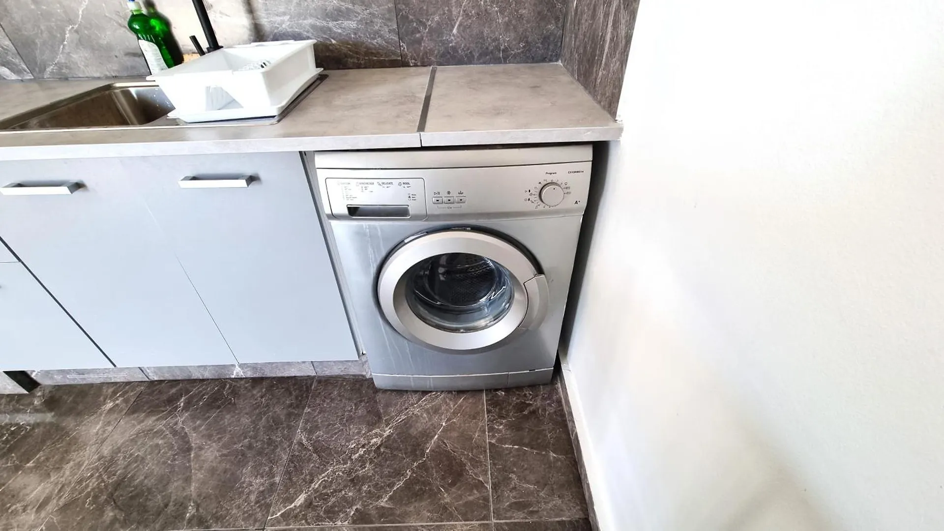 Daire Center 2Br Apt W/ Parking And 250M Walk From Beach Larnaca