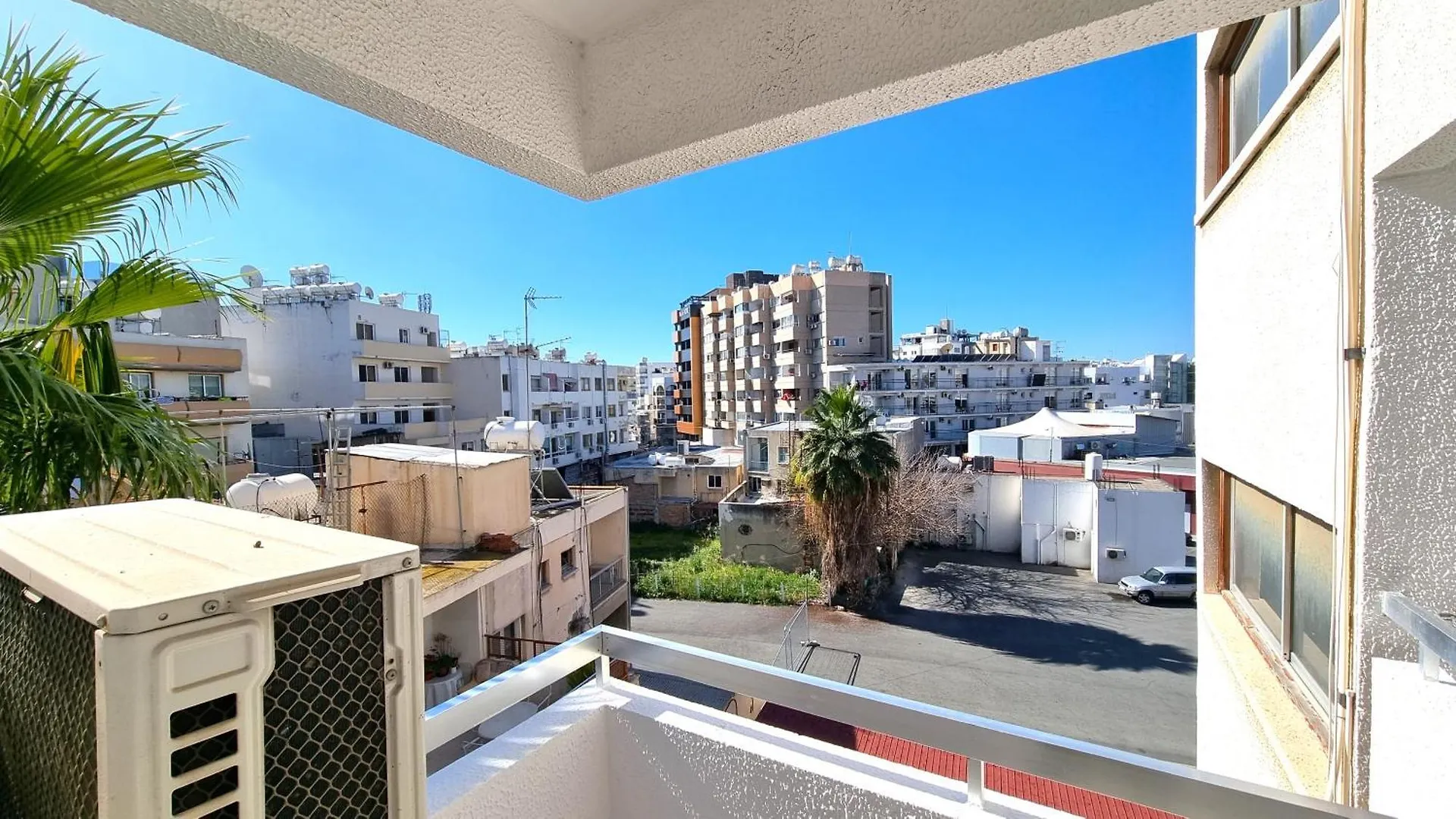 Daire Center 2Br Apt W/ Parking And 250M Walk From Beach Larnaca