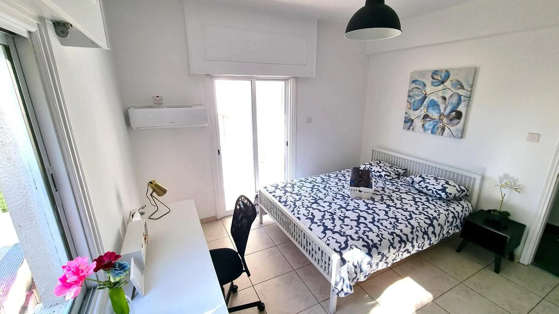 Apartment Center 2Br Apt W/ Parking And 250M Walk From Beach Larnaca