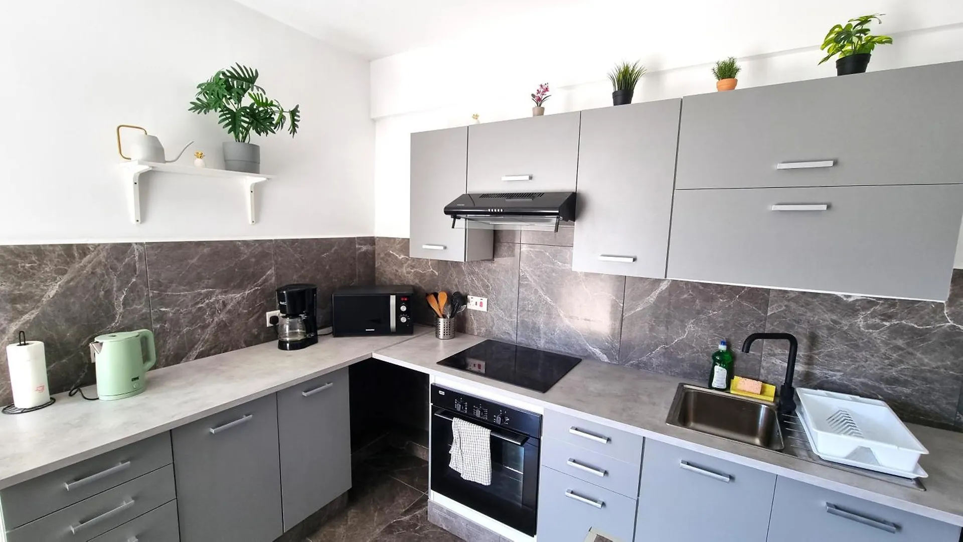 Center 2Br Apt W/ Parking And 250M Walk From Beach Larnaca Daire